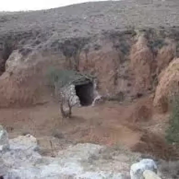 L’Extraction de l’Argile à Djerba : Un Métier de Passion et de Danger